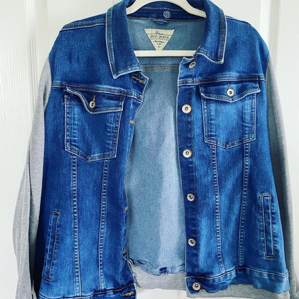 DENIM DKIN JEANS, jean jacket w sweatpants sleeves